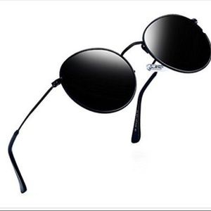 Trendy round black sunglasses